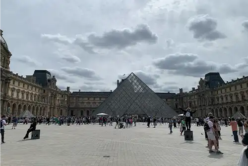 Architecture of Musée du Louvre